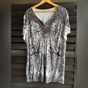 Avenue Women's 22/24 Short Sleeve Pattern Grey WHite Blouse Embroidered Beading